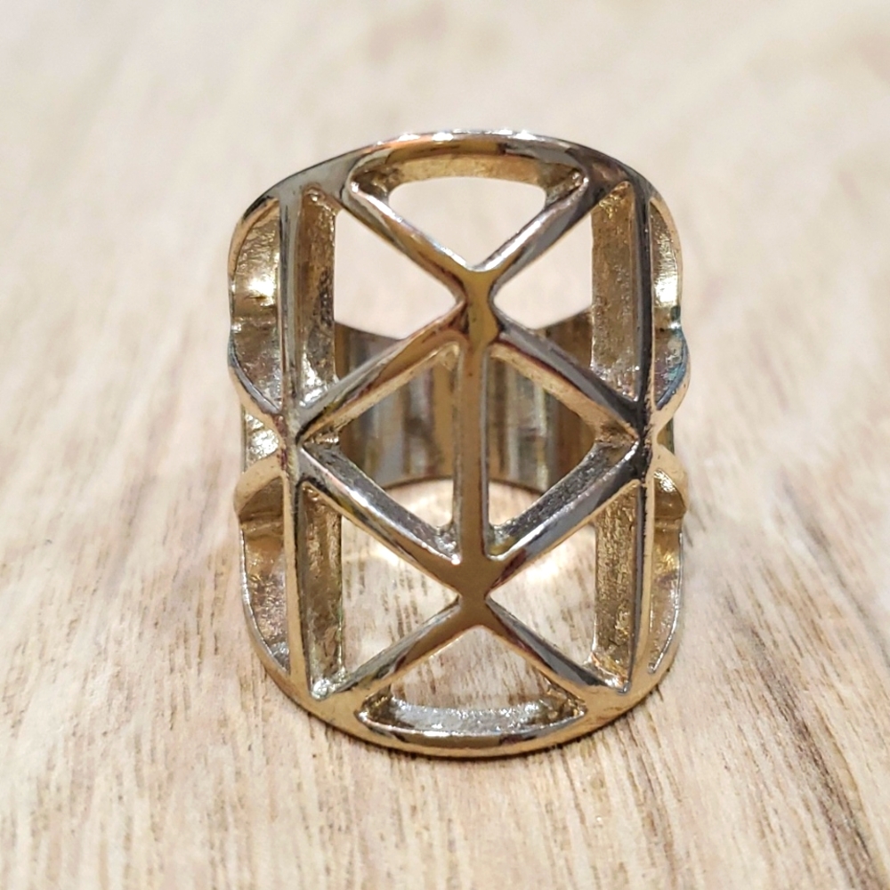 Gold geometric ring - Picture 2 of 4
